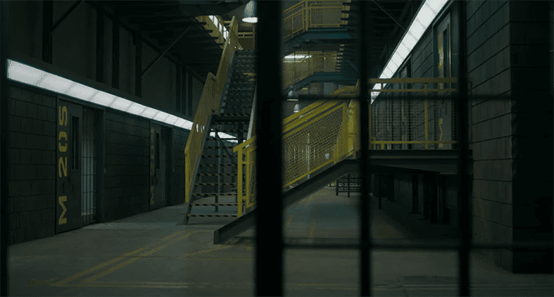 Vis a Vis barandillas y escaleras de las series de Netflix